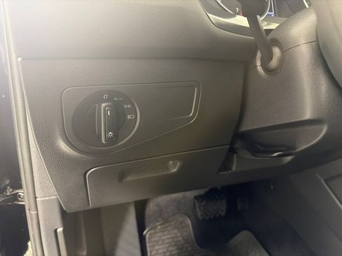 Used 2020 Volkswagen Tiguan S image 13