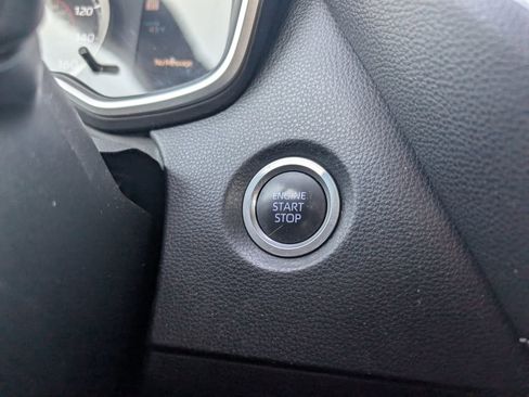 Used 2020 Toyota Corolla SE image 19