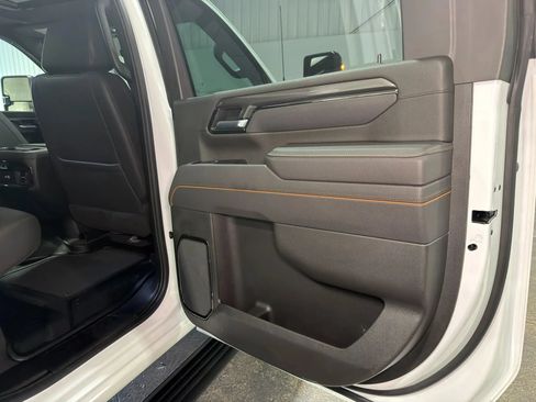 Used 2025 GMC Sierra 2500 AT4 w/ AT4 Premium Plus Package AWD/4WD image 15