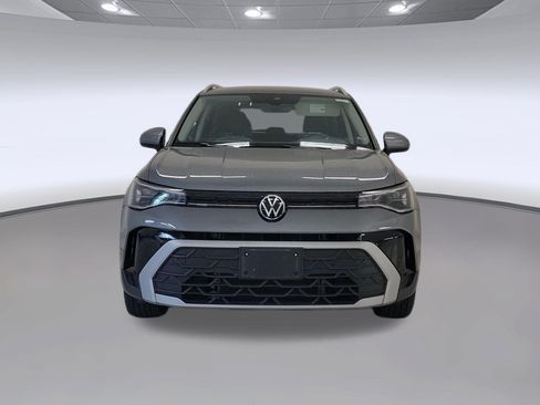 Used 2025 Volkswagen Taos SE FWD image 4