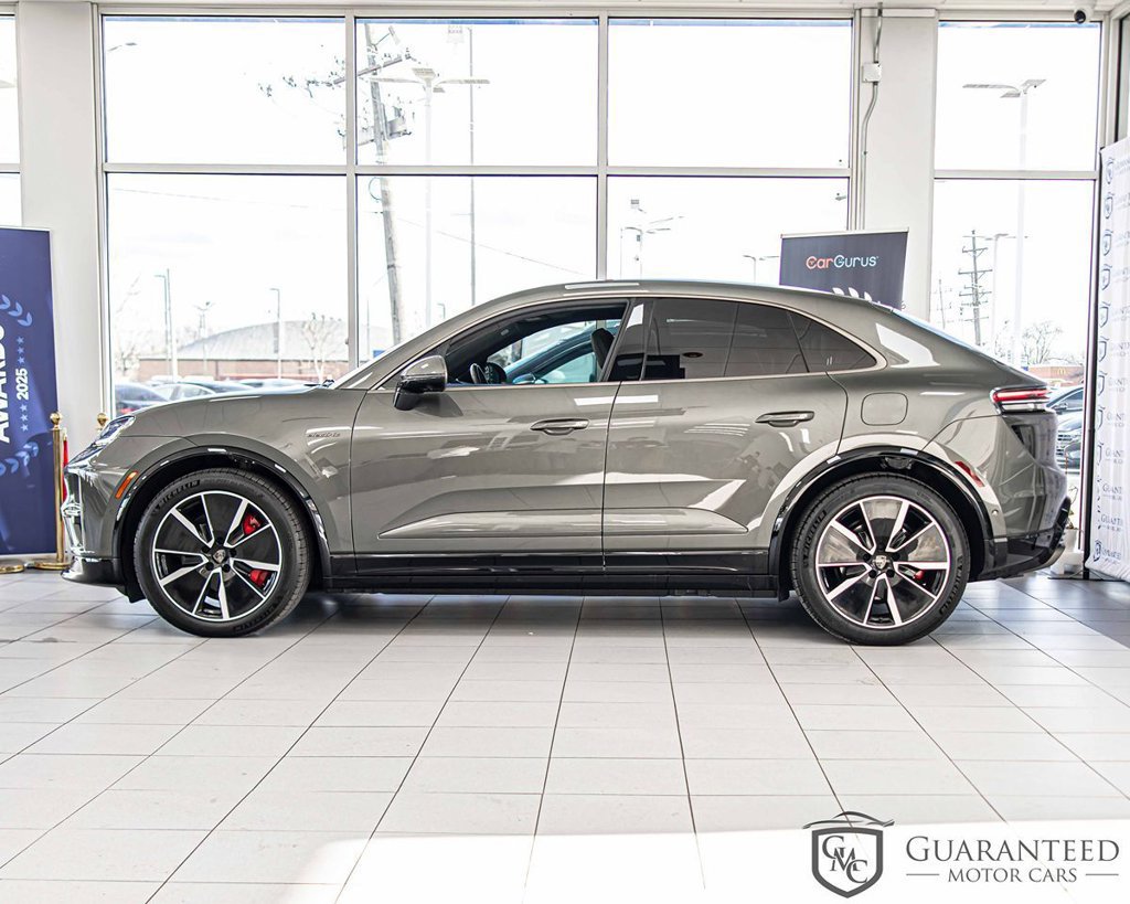 Used 2025 Porsche Macan Turbo Electric AWD/4WD image 7