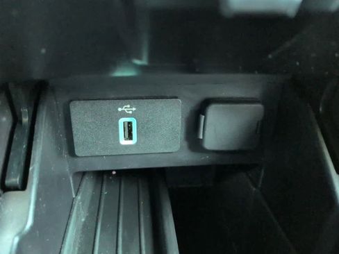 Used 2019 Ford Explorer XLT w/ Equipment Group 202A image 28