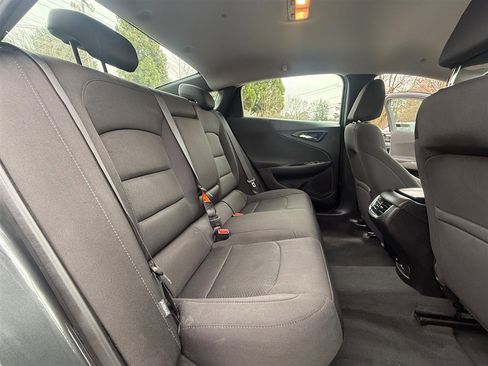 Used 2017 Chevrolet Malibu LT image 22