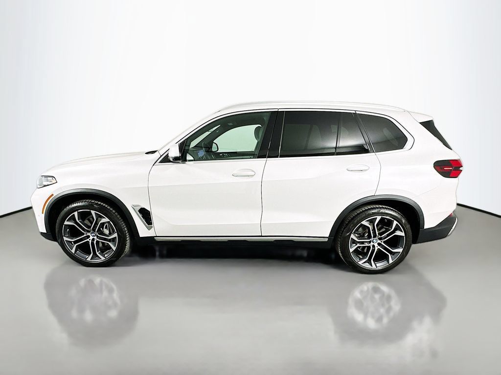 Certified 2024 BMW X5 xDrive40i w/ Parking Assistance Package AWD/4WD image 8