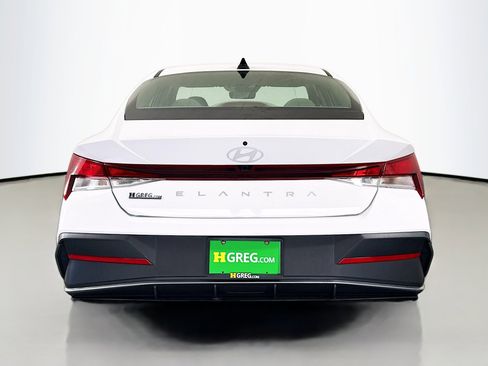 Used 2024 Hyundai Elantra SEL FWD image 8