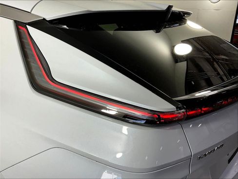 New 2026 Cadillac Lyriq Luxury AWD/4WD image 17