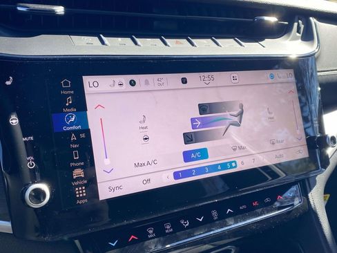 New 2026 Jeep Grand Cherokee Limited w/ Luxury Tech Group II RWD image 18