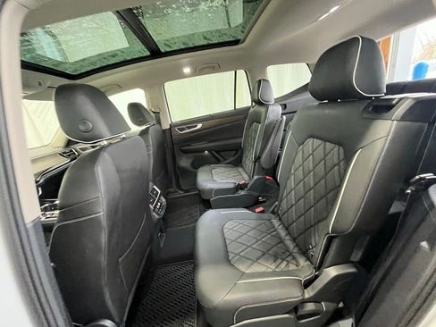 Certified 2025 Volkswagen Atlas SEL Premium R-Line image 24