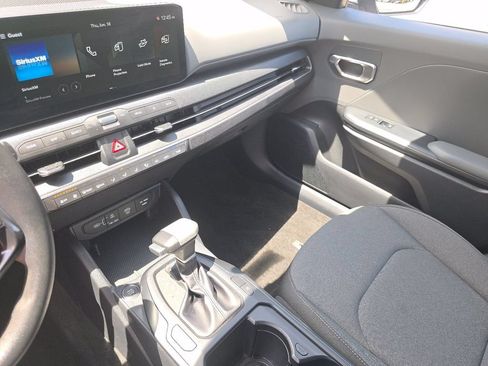 Used 2025 Kia K4 FWD image 27