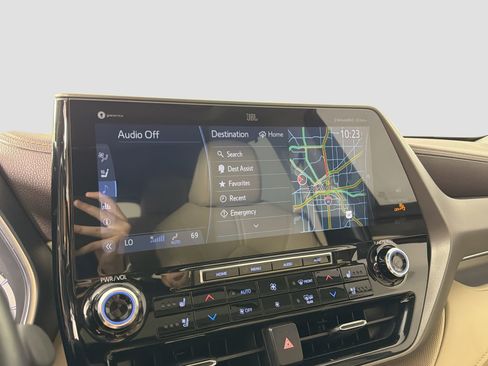 Used 2021 Toyota Highlander Limited image 14