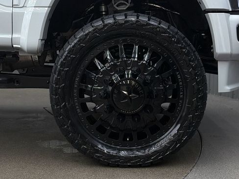 Used 2026 Ford F450 Platinum w/ FX4 Off-Road Package AWD/4WD image 9