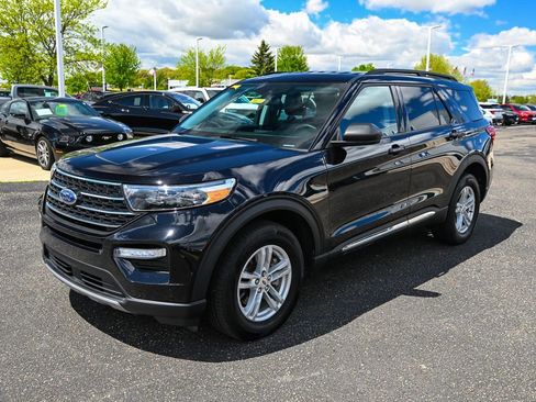 Certified 2024 Ford Explorer XLT w/ Equipment Group 202A AWD/4WD image 9
