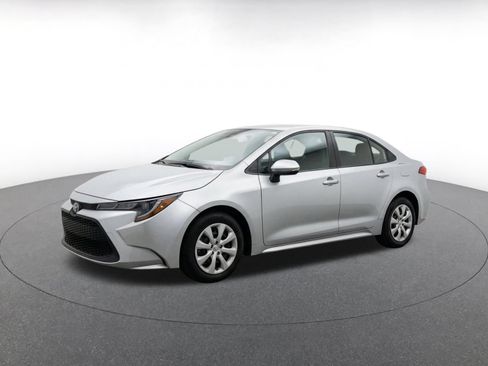 Used 2025 Toyota Corolla LE FWD image 3