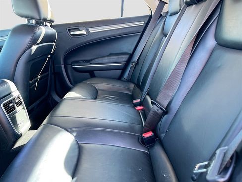 Used 2022 Chrysler 300 Touring L image 23