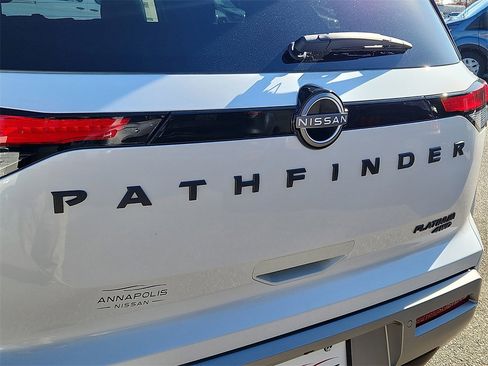 New 2025 Nissan Pathfinder Platinum image 11