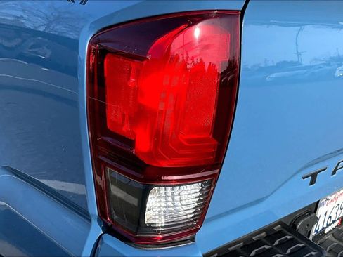 Used 2019 Toyota Tacoma TRD Sport image 29