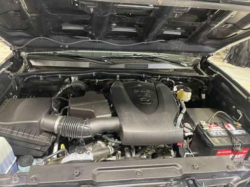 Used 2022 Toyota Tacoma TRD Sport w/ TRD Premium Sport Package AWD/4WD image 27