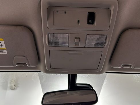 Used 2018 Nissan Titan SV w/ SV Convenience Package image 11