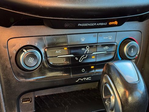 Used 2016 Ford Focus SE w/ Reverse Sensing Package image 28