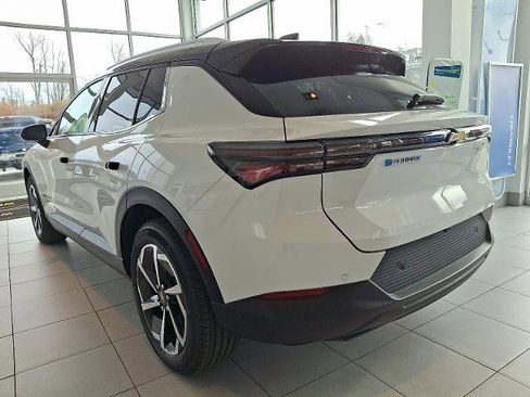 New 2026 Chevrolet Equinox EV LT image 3