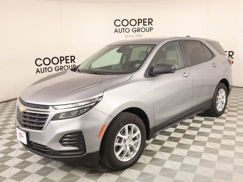 Used 2024 Chevrolet Equinox LS w/ LS Convenience Package image 9