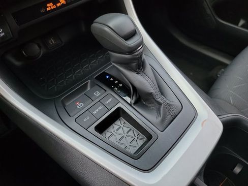 Used 2025 Toyota RAV4 XLE FWD image 23