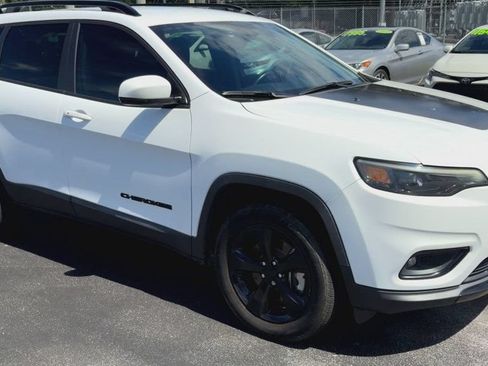 Used 2021 Jeep Cherokee Latitude Plus AWD/4WD image 2