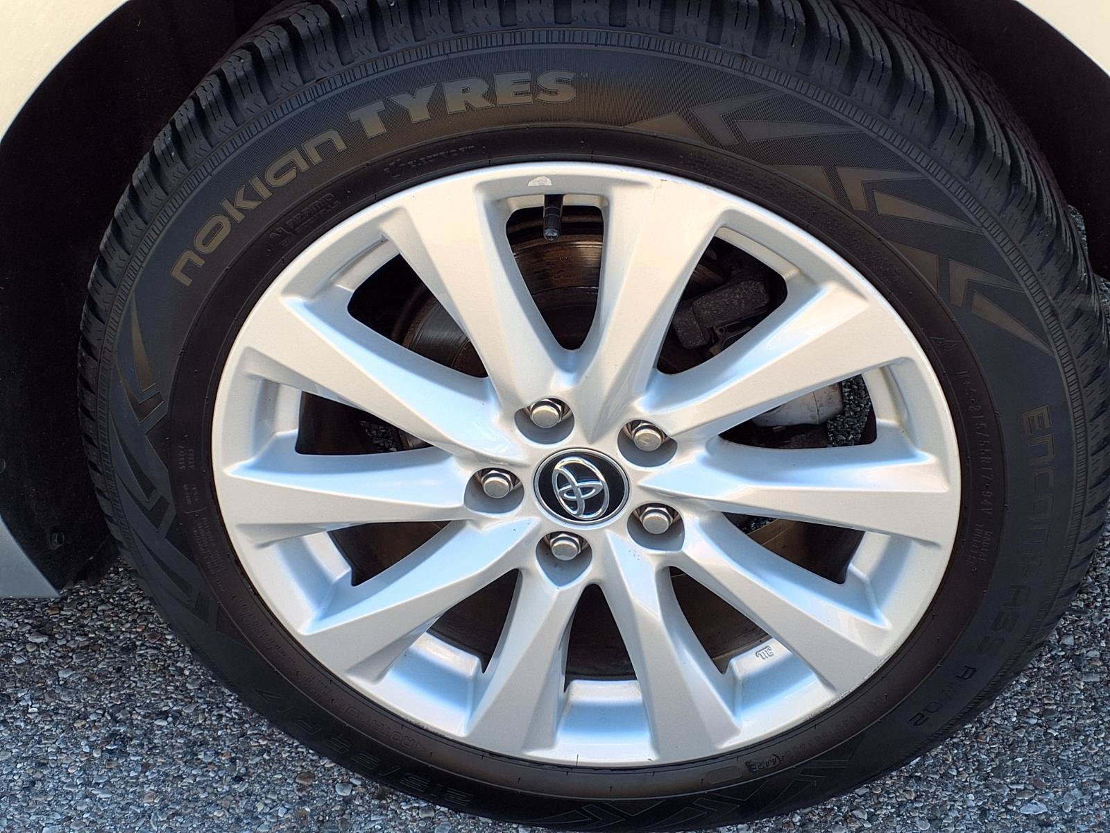 Used 2020 Toyota Camry LE FWD image 9