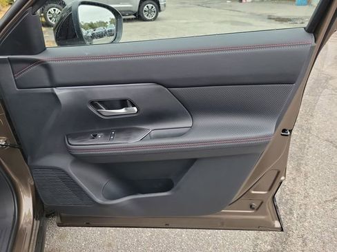 New 2026 Nissan Kicks SR w/ SR Premium Package FWD image 32