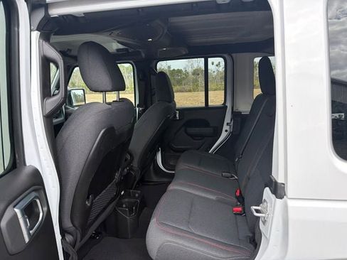 Used 2025 Jeep Wrangler Rubicon image 7