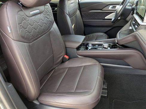 Used 2025 Ford Explorer Platinum w/ LUX Leather Package image 41