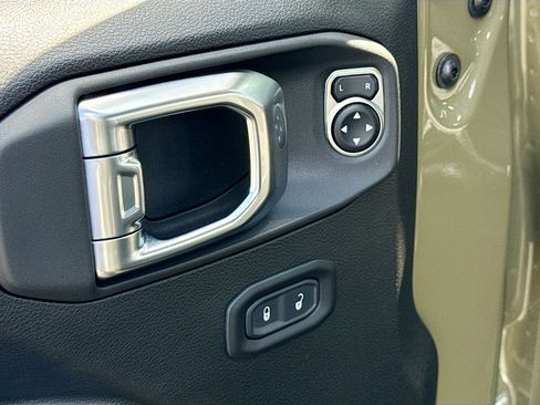 Used 2025 Jeep Wrangler Unlimited Sport AWD/4WD image 8
