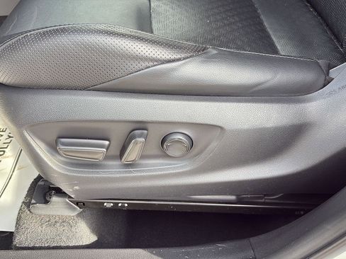 Used 2021 Toyota C-HR Limited image 7