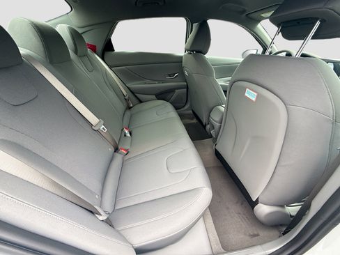 New 2026 Hyundai Elantra SE FWD image 19