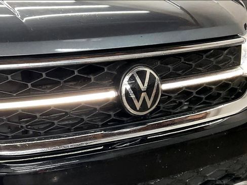 Used 2022 Volkswagen Taos SEL image 32