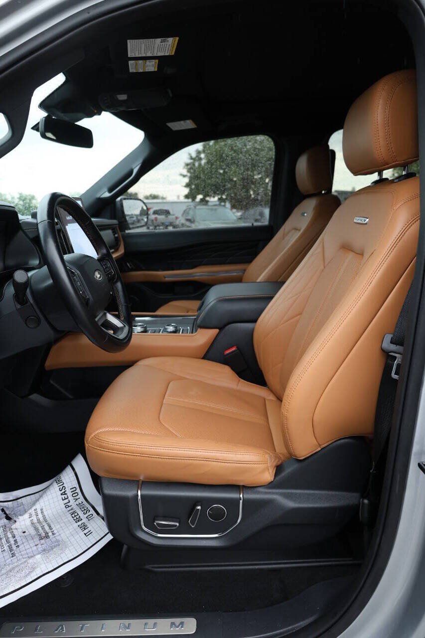 Used 2023 Ford Expedition Platinum AWD/4WD image 13