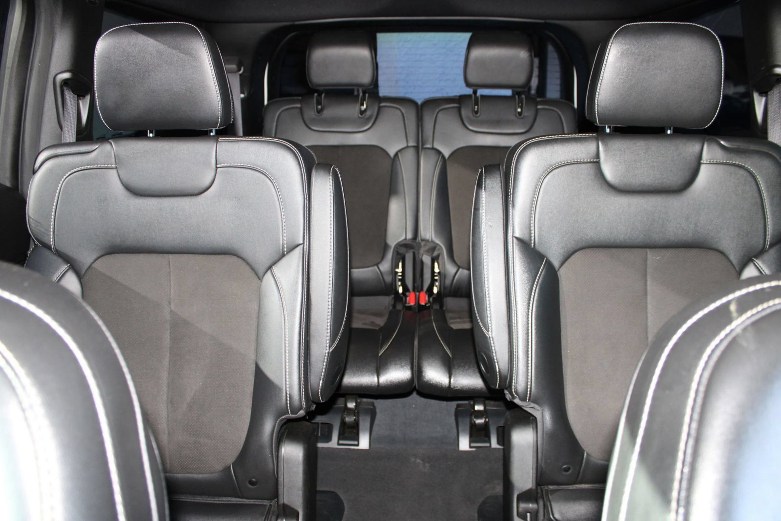 Used 2023 Jeep Grand Cherokee L Laredo RWD image 11