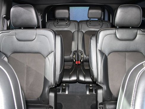 Used 2023 Jeep Grand Cherokee L Laredo RWD image 11
