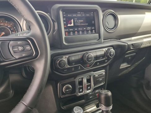 Used 2023 Jeep Wrangler Sport S image 18