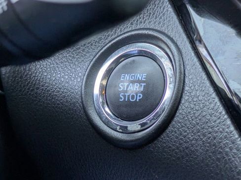 Used 2022 Toyota C-HR XLE image 17