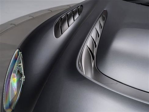 Used 2023 Aston Martin DBS Coupe image 28