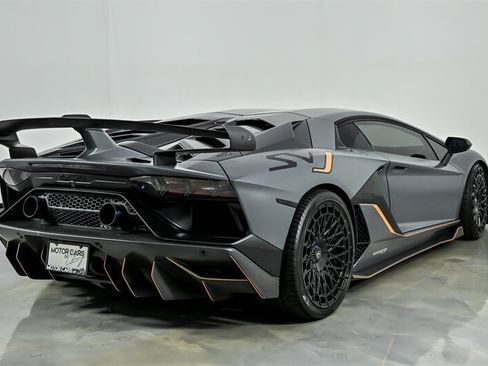 Used 2019 Lamborghini Aventador SVJ AWD/4WD image 14