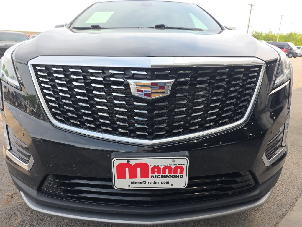 Used 2021 Cadillac XT5 Premium Luxury AWD/4WD image 2