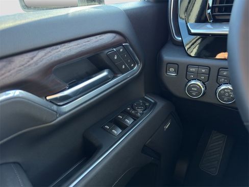 New 2026 GMC Sierra 2500 SLT w/ SLT Convenience Package image 12