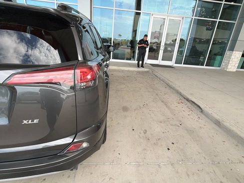 Used 2017 Toyota RAV4 XLE FWD image 9