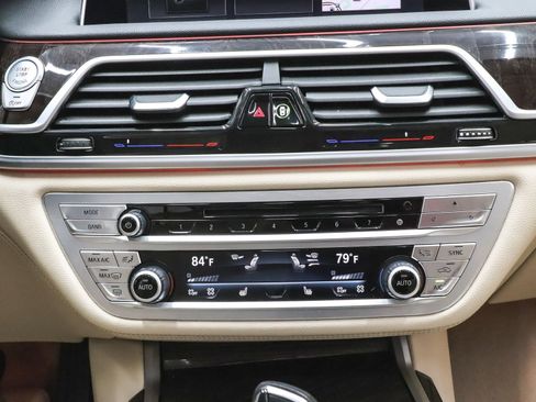 Used 2019 BMW 740i xDrive 740i xDrive image 33