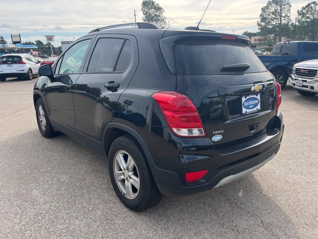 Used 2022 Chevrolet Trax LT w/ LT Convenience Package FWD image 3