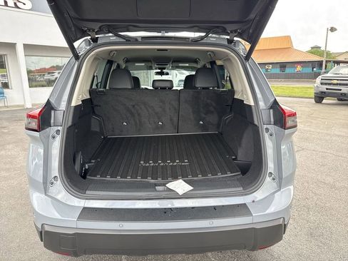 Used 2025 Nissan Rogue SV AWD/4WD image 17