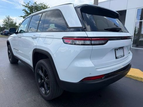 Used 2023 Jeep Grand Cherokee Limited w/ Black Appearance Package RWD image 8