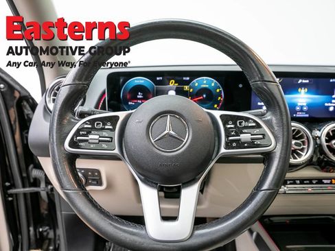 Used 2021 Mercedes-Benz GLB 250 4MATIC w/ Premium Package image 11
